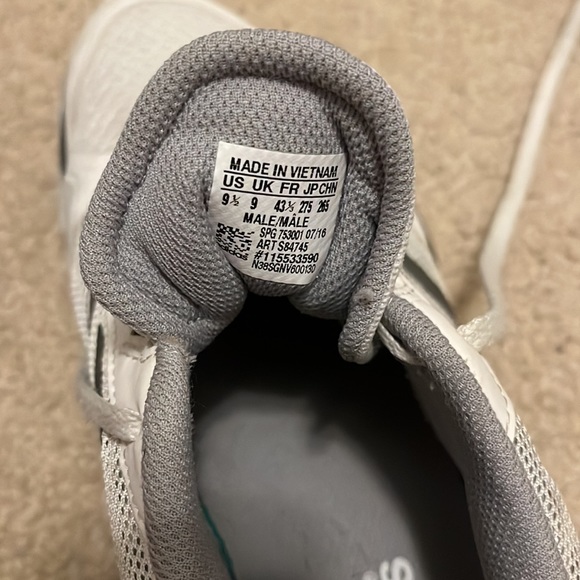 Adidas Men’s shoes, size 9 1/2 - Picture 5 of 5